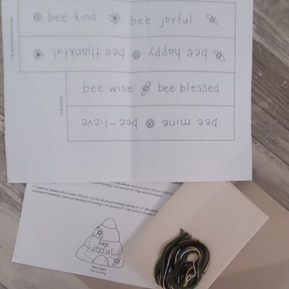 𝅺bareroots Embroidery Pillow and Pin Kit Bee Happy Behive Pk#17 cross stitch - Picture 2 of 4